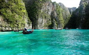Party Hostels and Bungalows in Koh Phi Phi for Solo Travellers or Small Groups