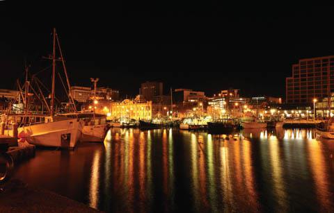 Hobart Waterfront (Tourism Australia)