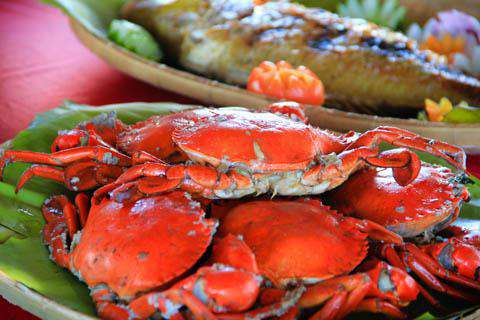 Dining on crab in Palawan, Philippines